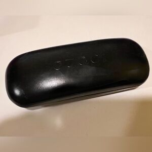 GUCCI SUNGLASSES CASE.